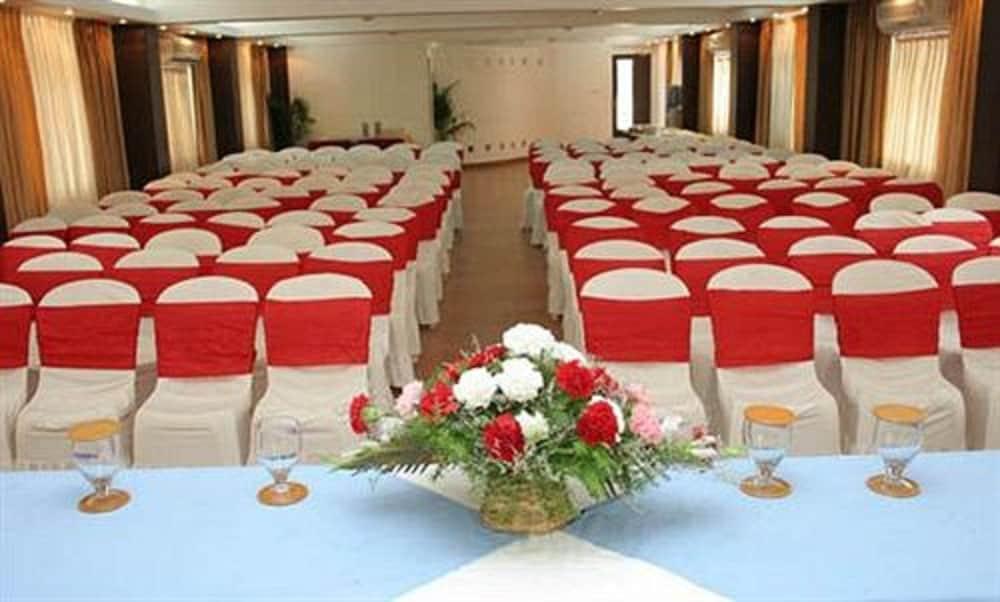 Alor Holiday Resort Калангуте Екстериор снимка